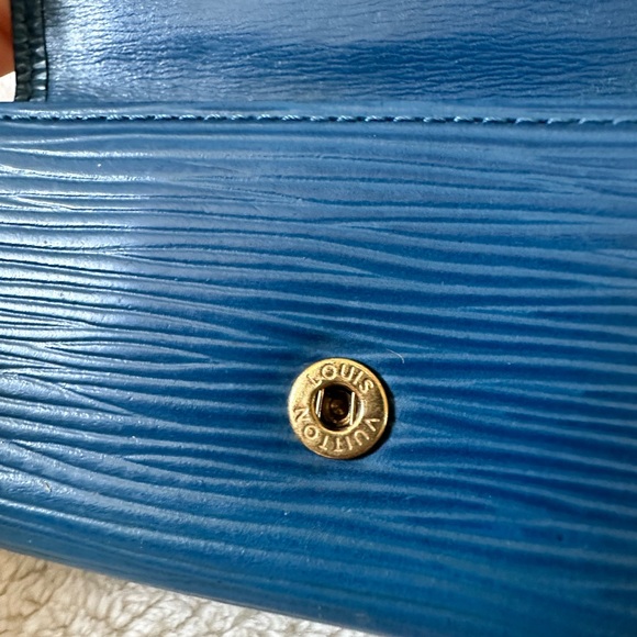 Authentic Louis Vuitton Epi Key and Card Holder - Picture 6 of 14